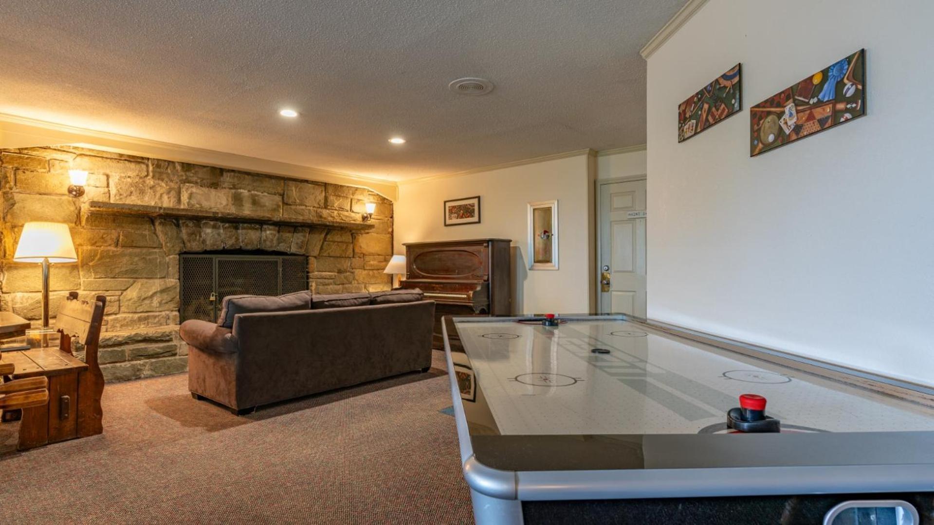 4 Seasons At Beech Mountain Hotel Bagian luar foto